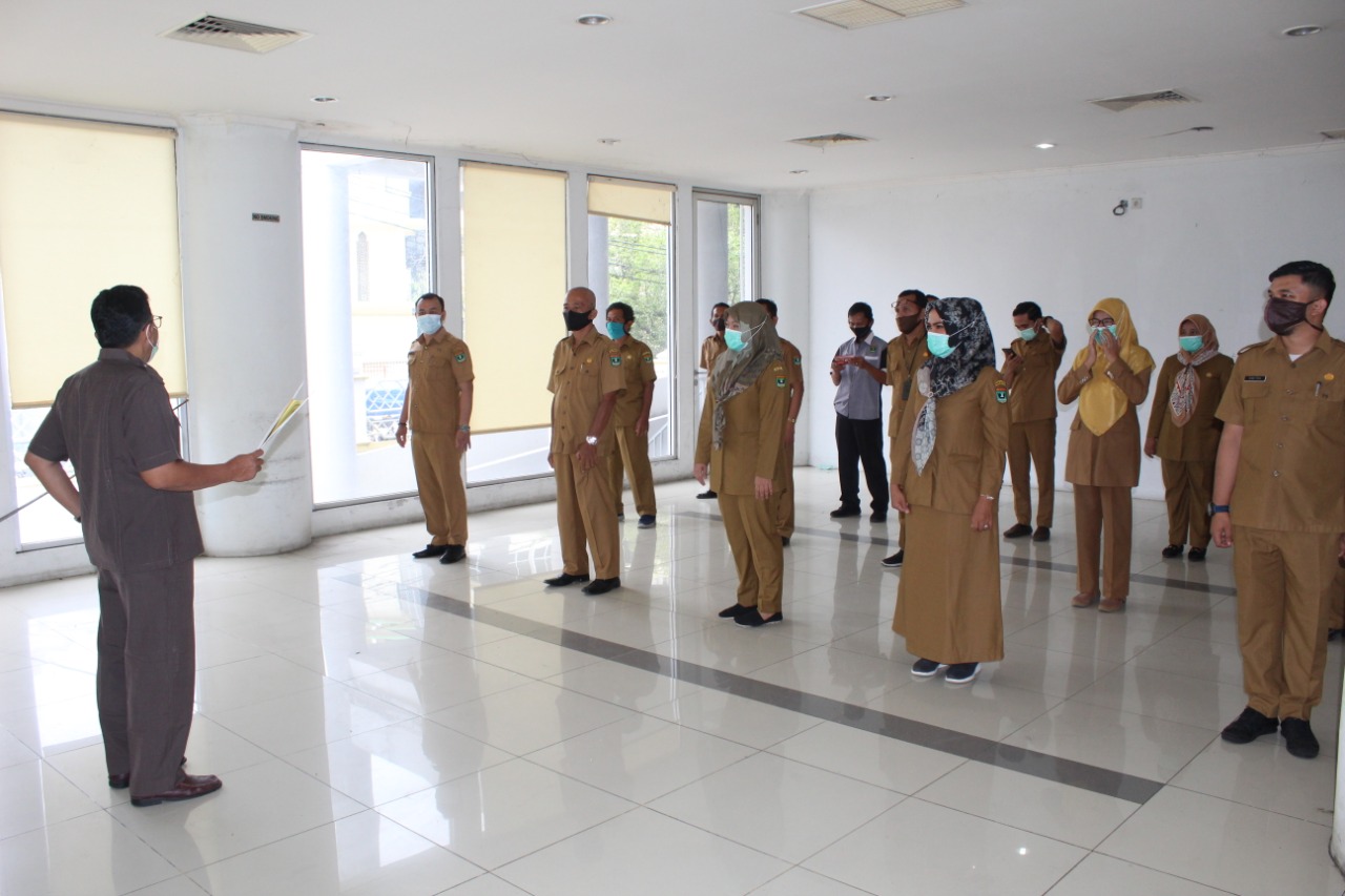 ASN di lingkungan Biro Humas Setdaprov Sumbar, menggelar aksi Pernyataan Netralitas pada Pilkada Serentak 2020, Senin (26/10/2020).